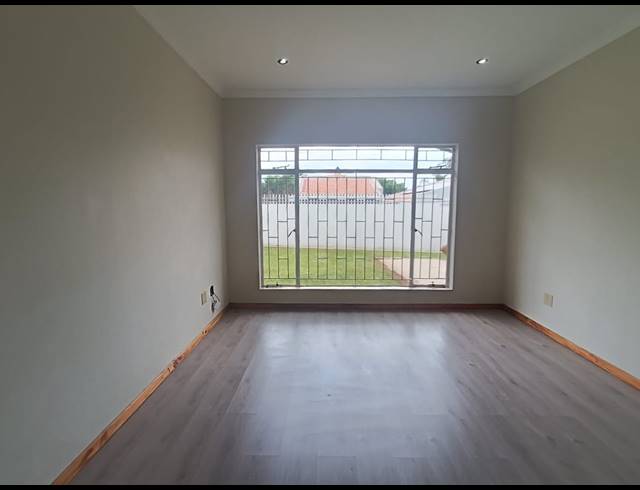 4 BEDROOM HOUSE FOR SALE IN ROSHNEE